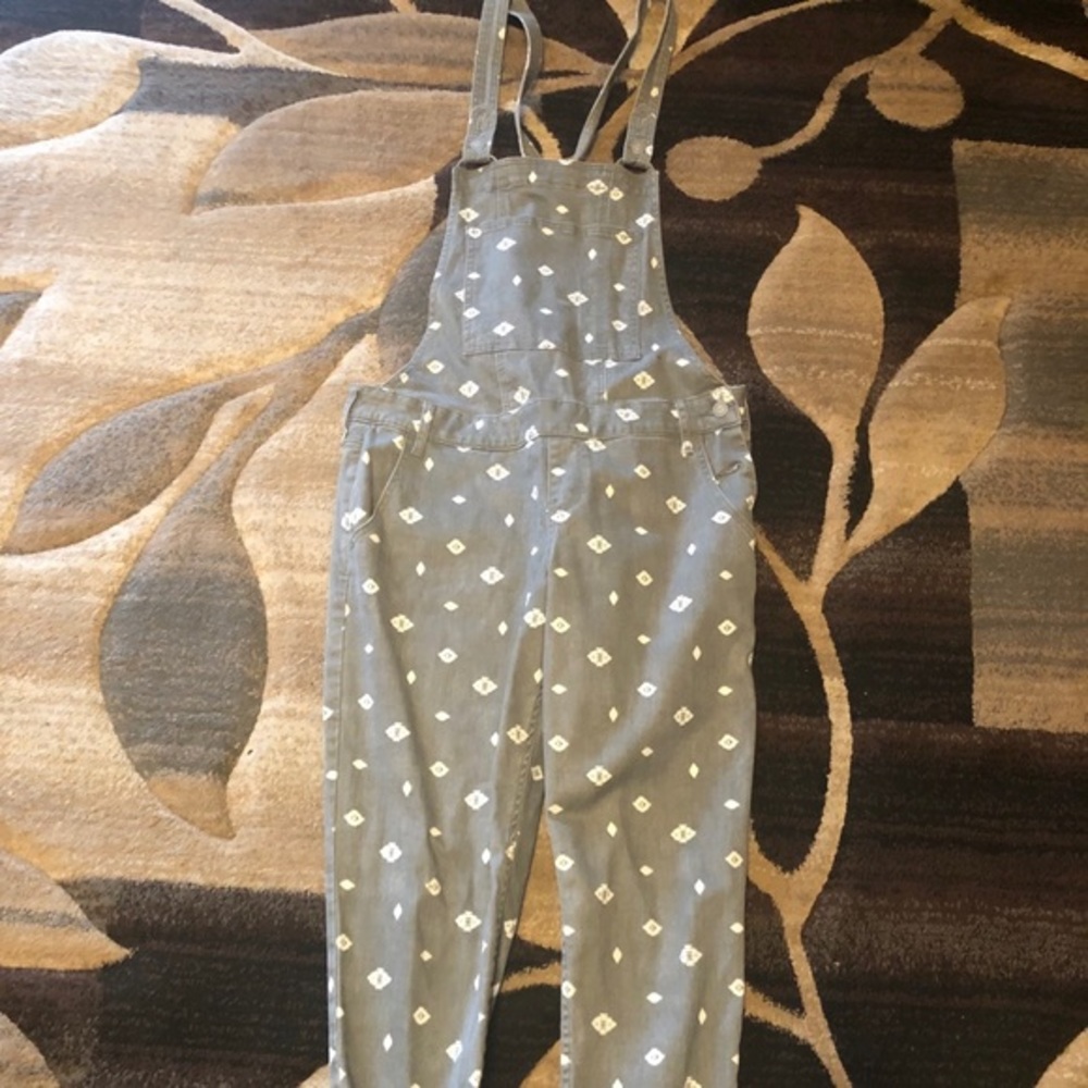 Never worn Hollister jumpsuit.